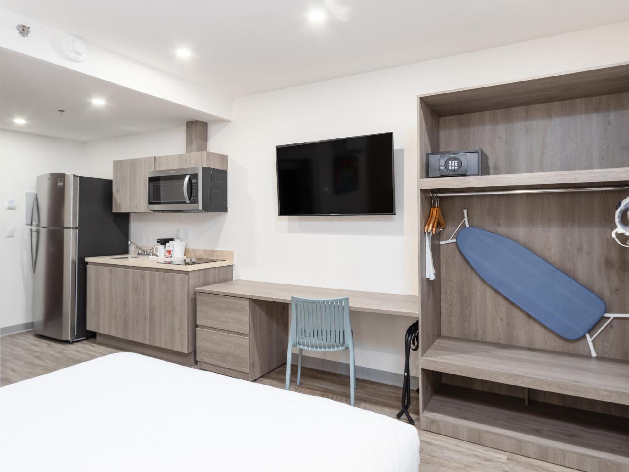 סיודאד חוארס Hotel Mesaluna Short & Long Stay מראה חיצוני תמונה